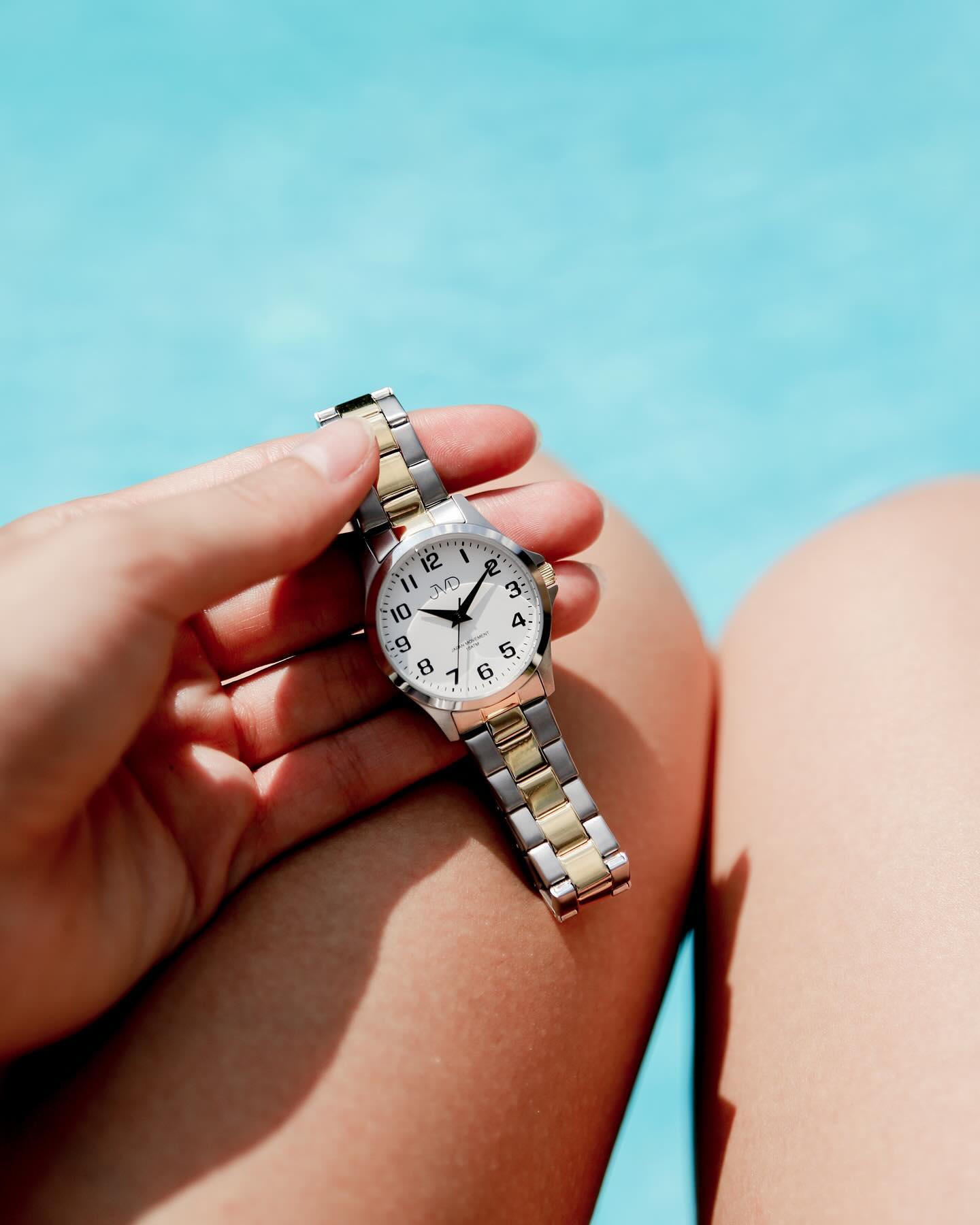 Léto přináší nové zážitky a dobrodružství, a vy si zasloužíte hodinky, které vás budou provázet každým okamžikem s elegancí a spolehlivostí. 🦢

Objevte naše dámské hodinky s vodotěsností 10 ATM, ideální pro každou ženu, která chce zářit nejen na suchu, ale i ve vodě.💦

#JVD #watch #watches #watchessentials #10atm #summerjewelry #jewellery #jewelry