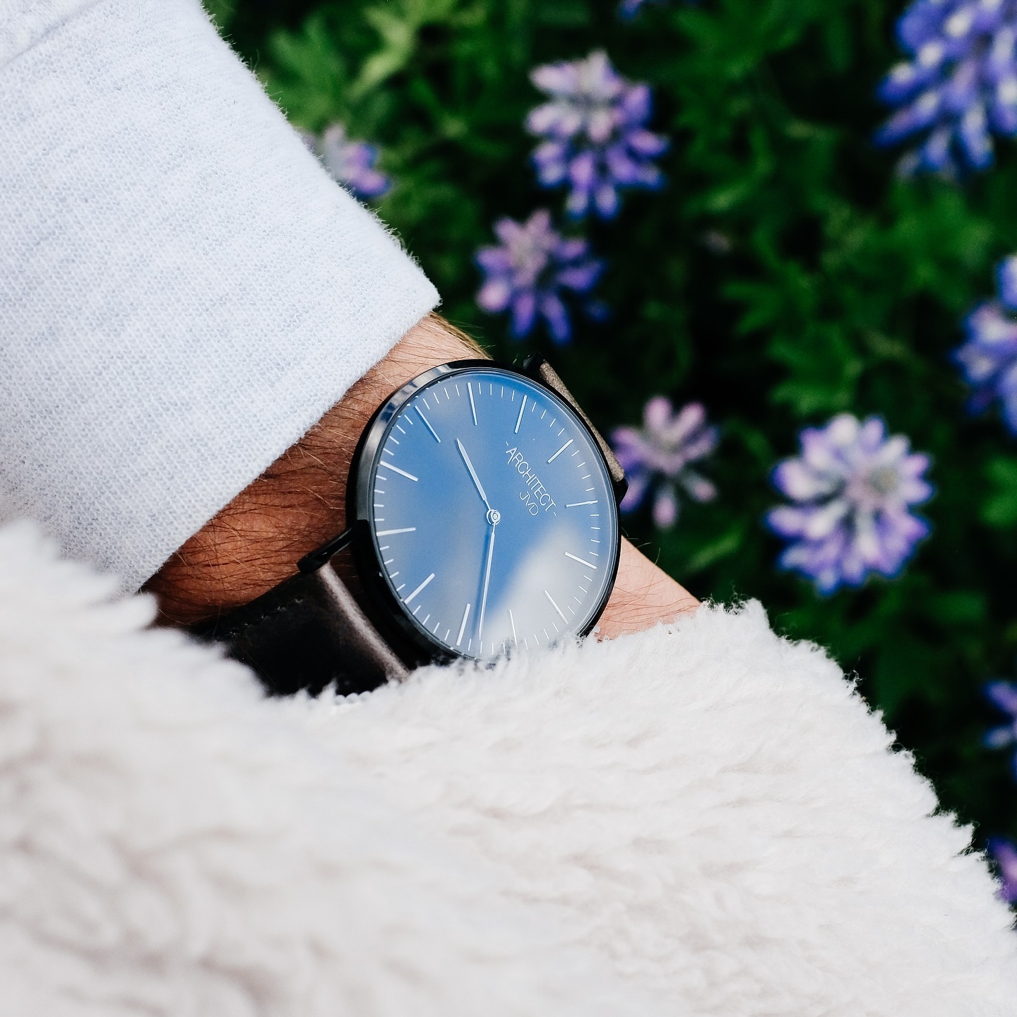 Elegantní hodinky JVD Architect do každé situace i každého počasí. 😎 

#summer #summervibes #jvdarchitect #jvdwatch #jvdwatches #watch #watches #menwatches